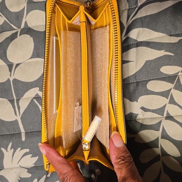 🆕Micheal Kors Wallet - Picture 4 of 4